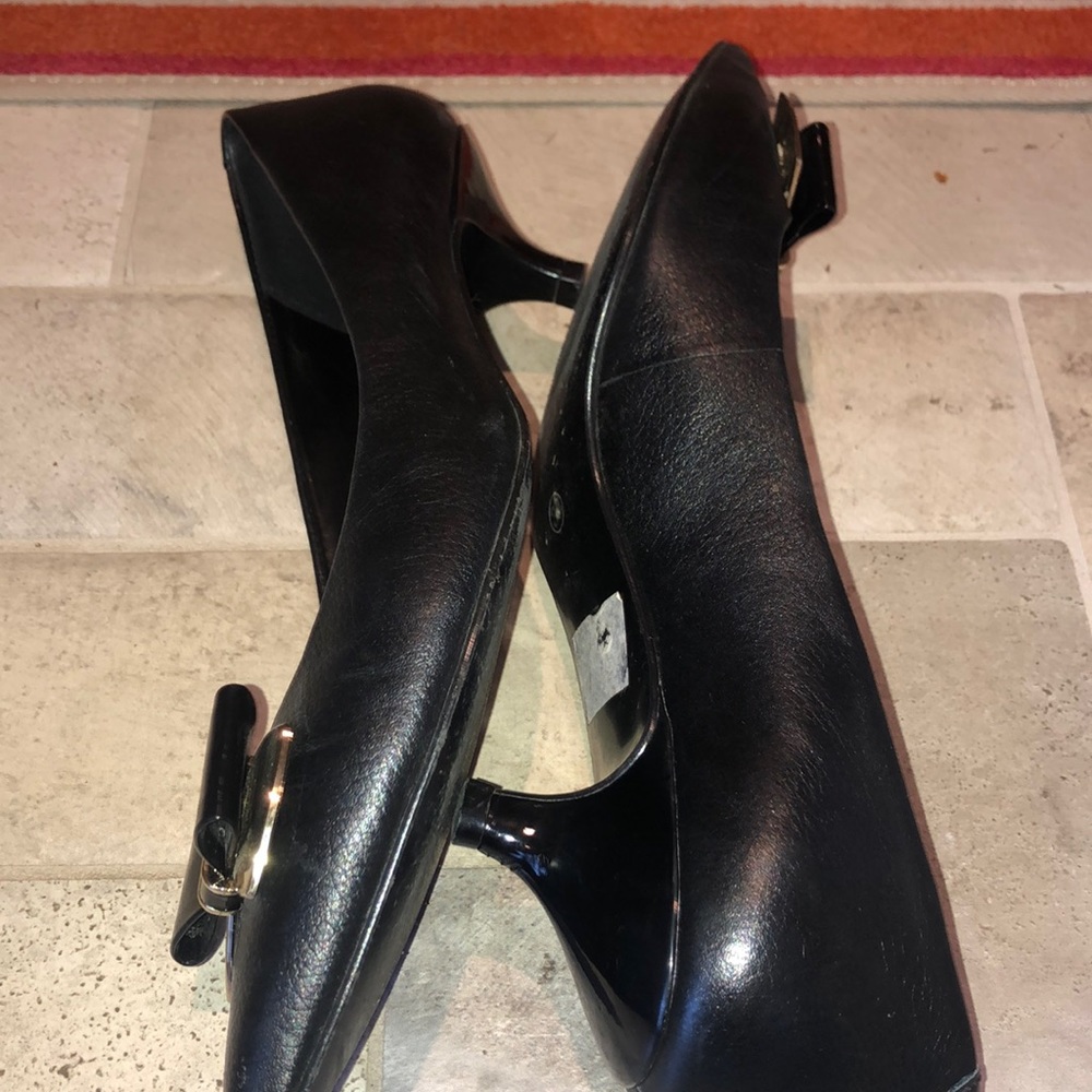 Corello Classic Shoes - Picture 2 of 3